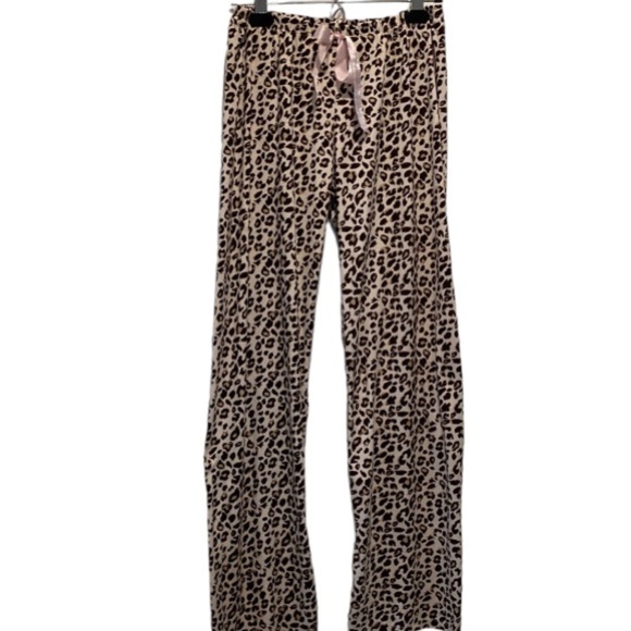 Pj pajama bottoms lounge pants animal print elastic waist very soft
C - Picture 1 of 5